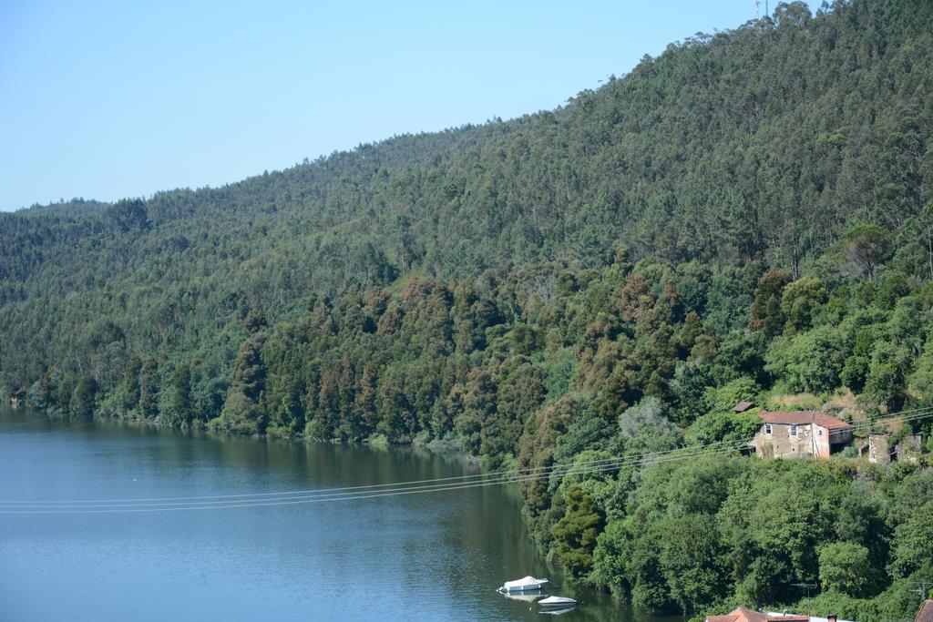 Отель Figurino Do Douro Melres Экстерьер фото